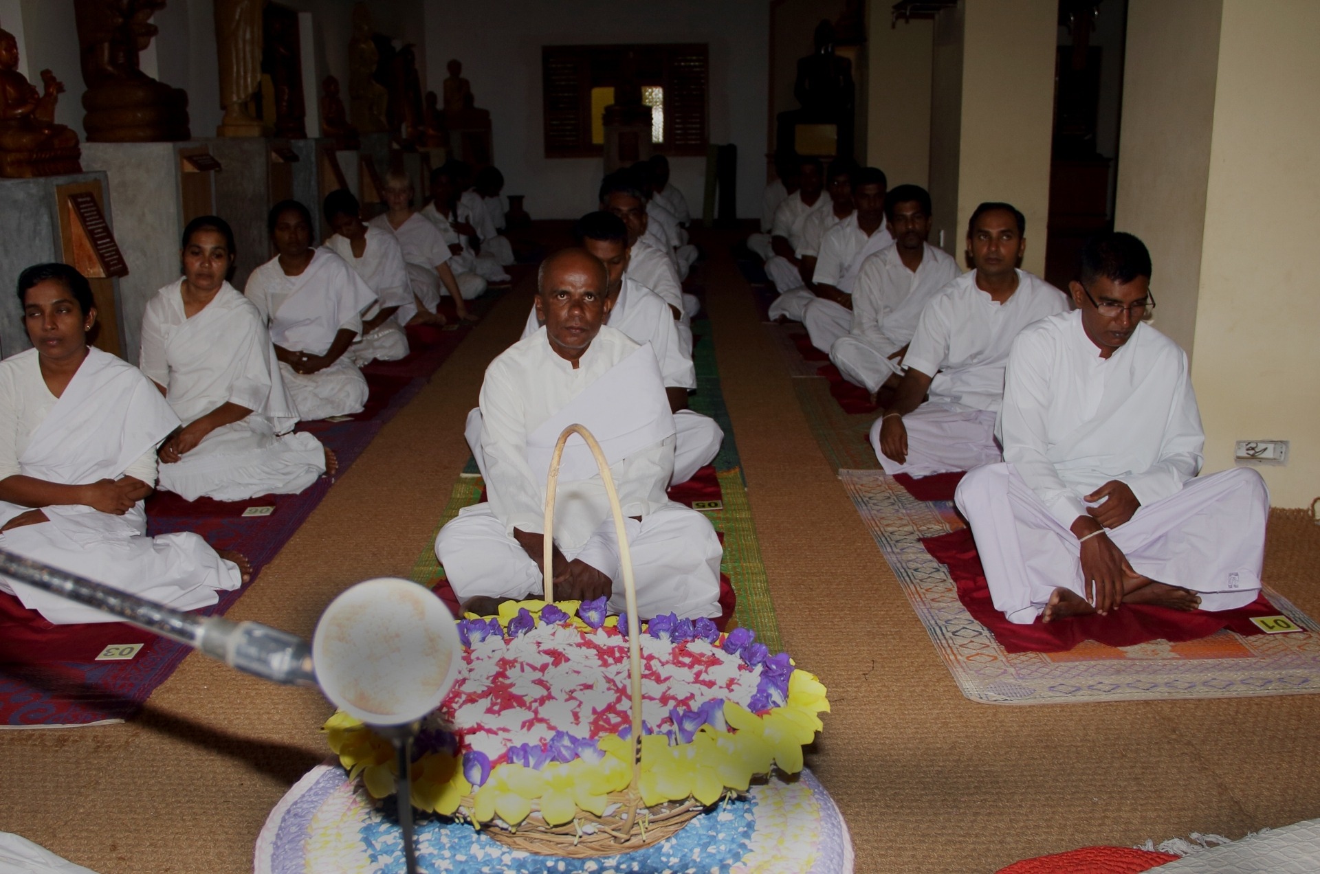 Bei besonderen Anlässen gehen die Mitarbeiter von Shakti Villa und Ayurveda Garden in den Tempel um zu Meditieren.