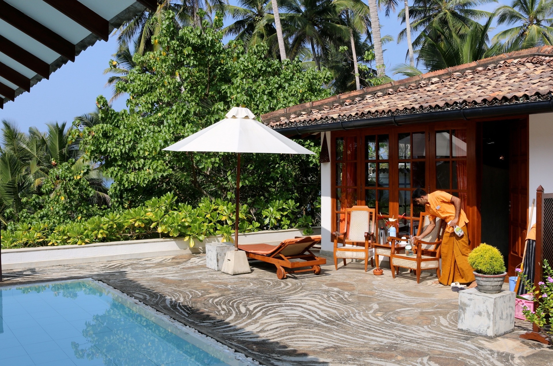 Pool-Bungalow Nr. 19 im Ayurveda-Kurhotel "Shakti Villa" in Ambalangoda auf Sri Lanka. Der Bungalow ist wegen der sehr schönen Aussicht und dem ungewöhnlichen Design sehr beliebt.
