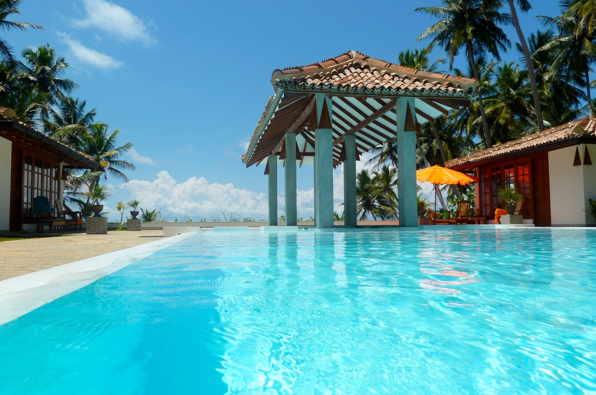 Eingebettet von Palmen haben die Pool-Bungalows eine ideale Lage.
