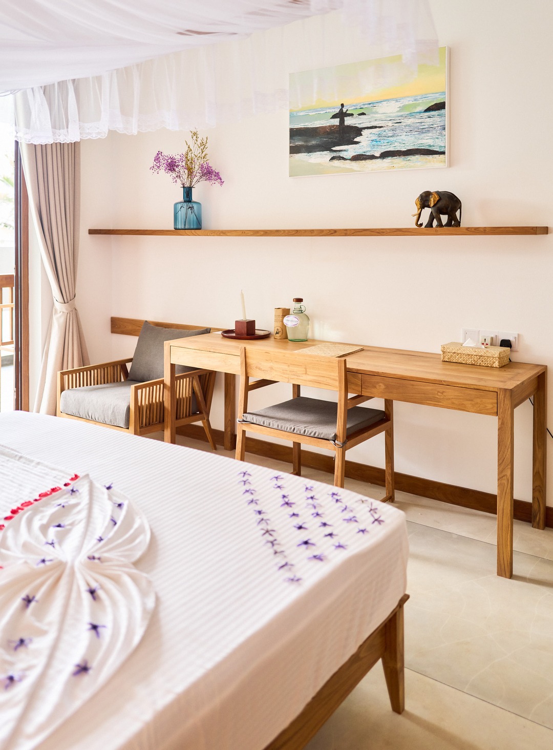 Zimmer Nr. 2 mit Möbeln im Vastu-Design