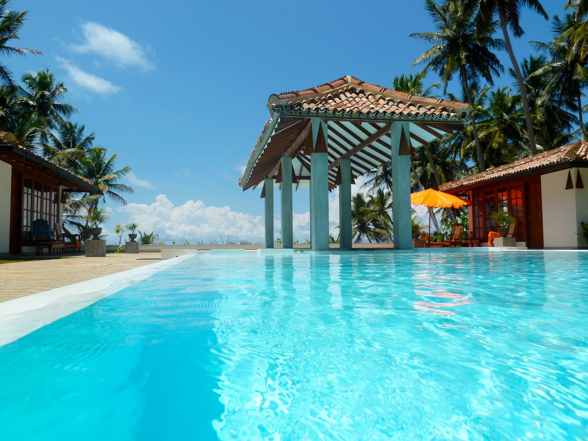 Eingebettet von Palmen haben die Pool-Bungalows eine ideale Lage.