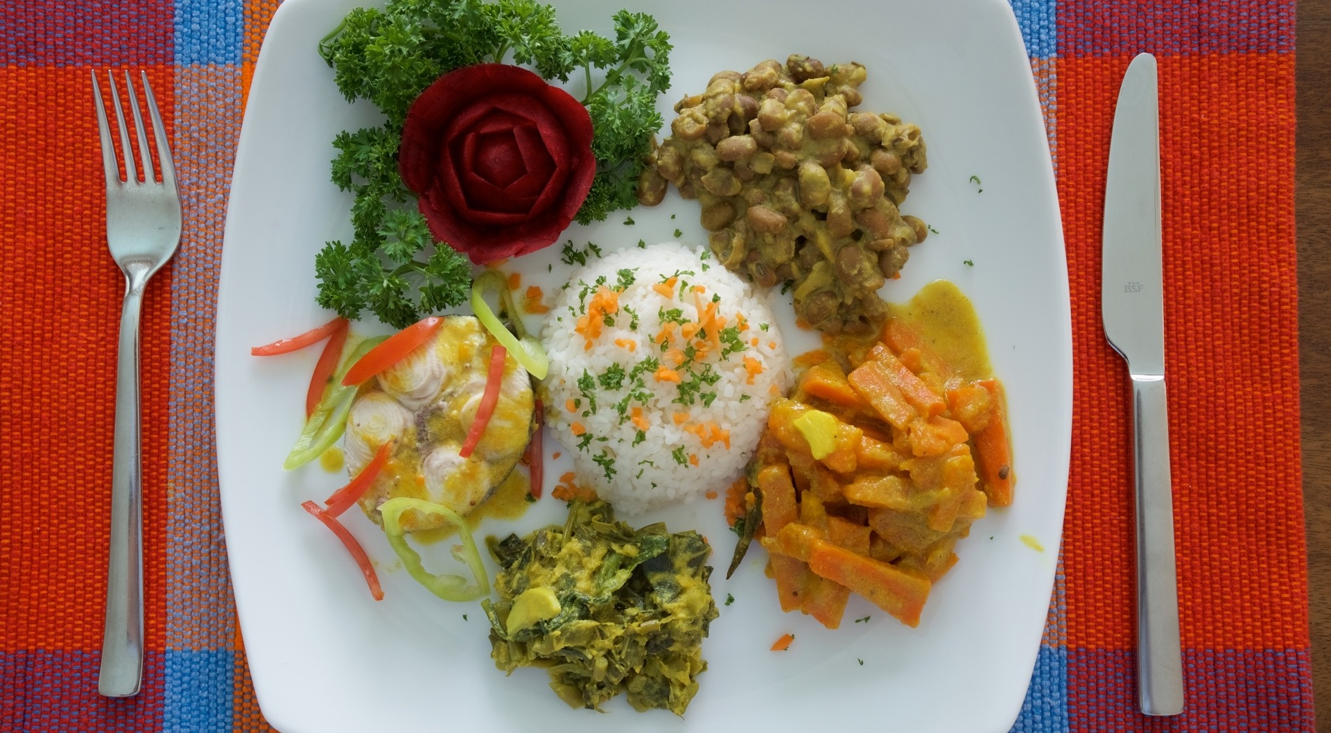 Ayurveda-Speise aus der Ayurveda-Küche des "Sri Lanka Ayurveda Garden" in Ambalangoda auf Sri Lanka.