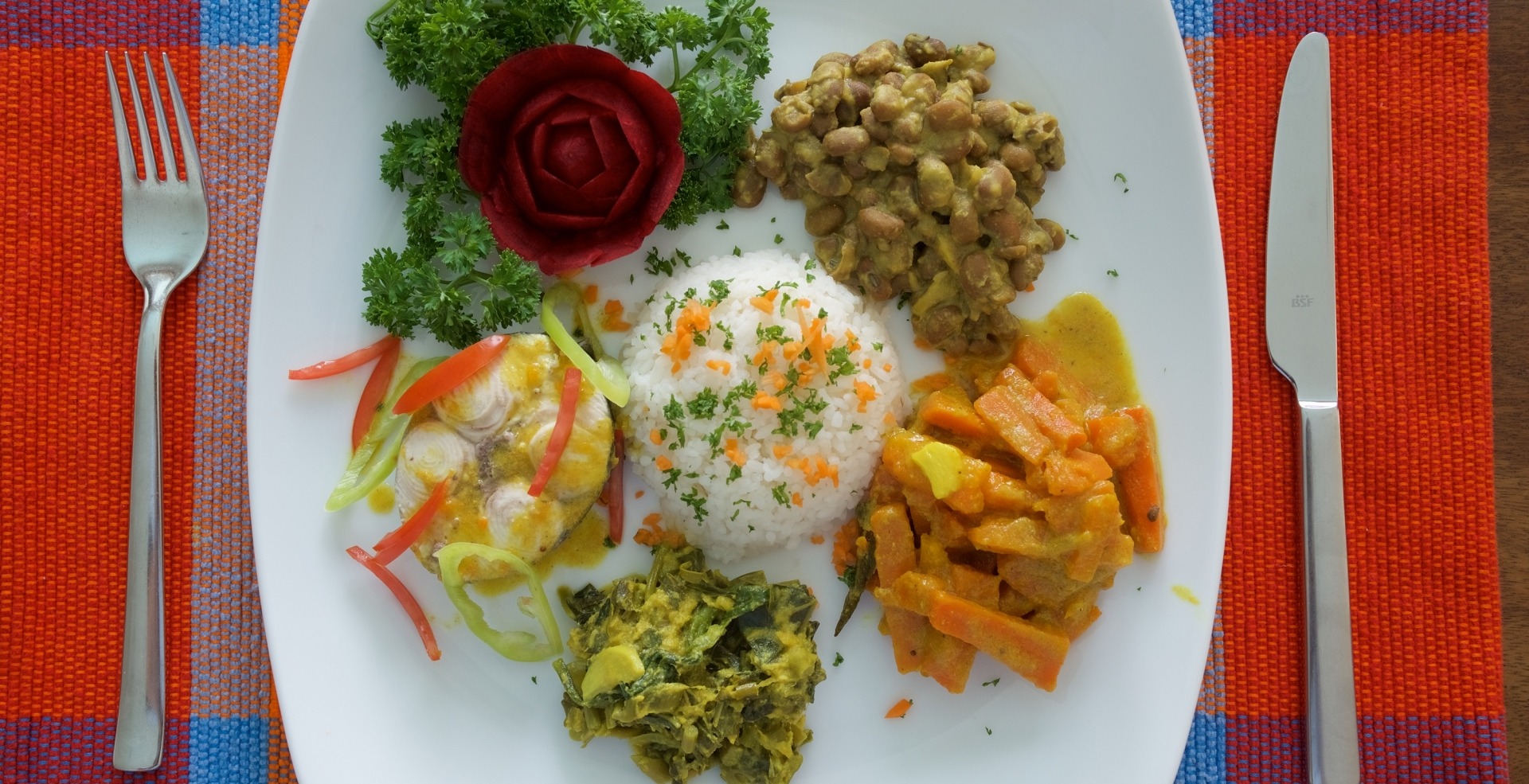 Ayurveda-Speise aus der Ayurveda-Küche des "Sri Lanka Ayurveda Garden" in Ambalangoda auf Sri Lanka.