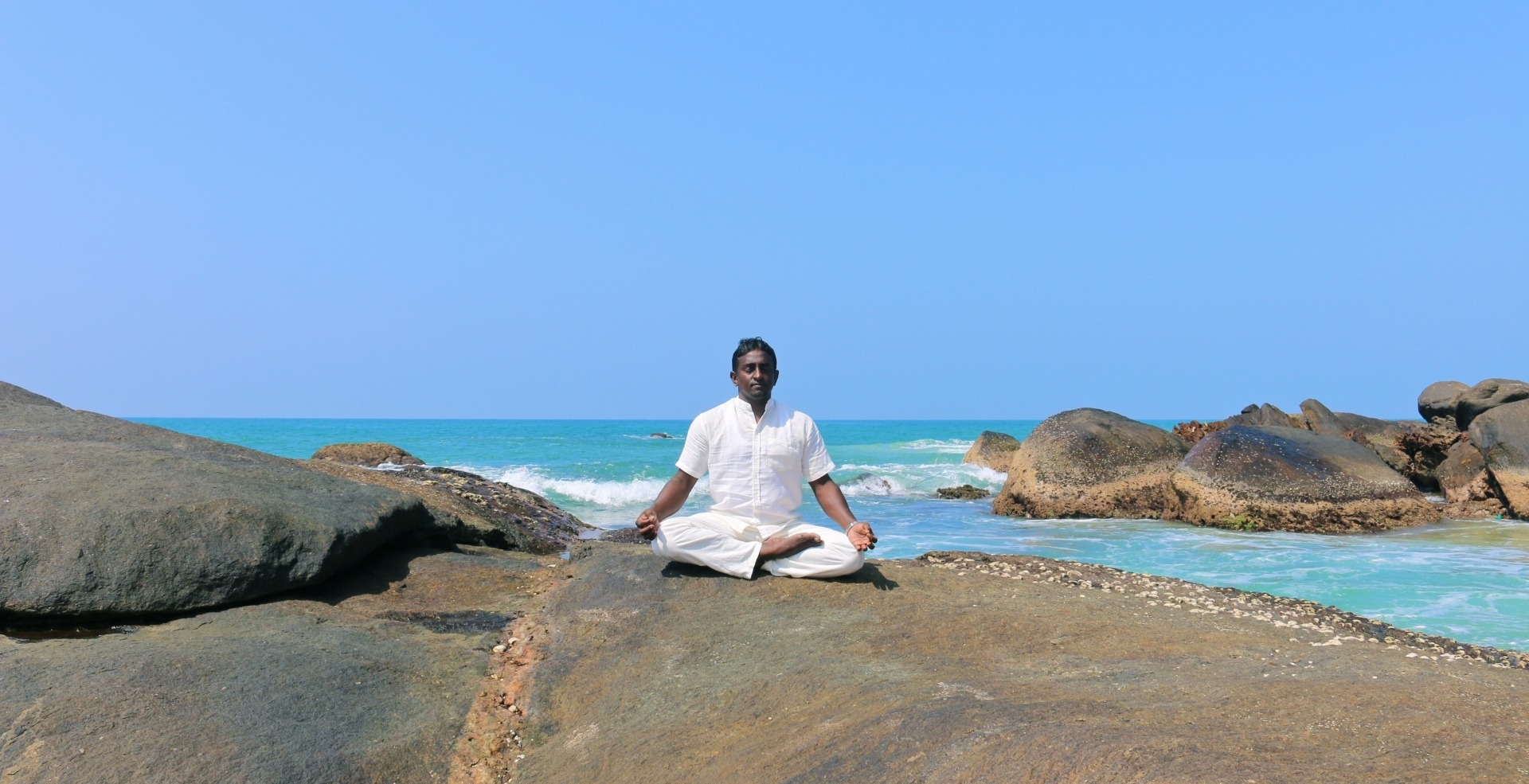 Delphine vor der Küste des "Sri Lanka Ayurveda Garden", Ayurveda-Kurhotel in Ambalangoda auf Sri Lanka.